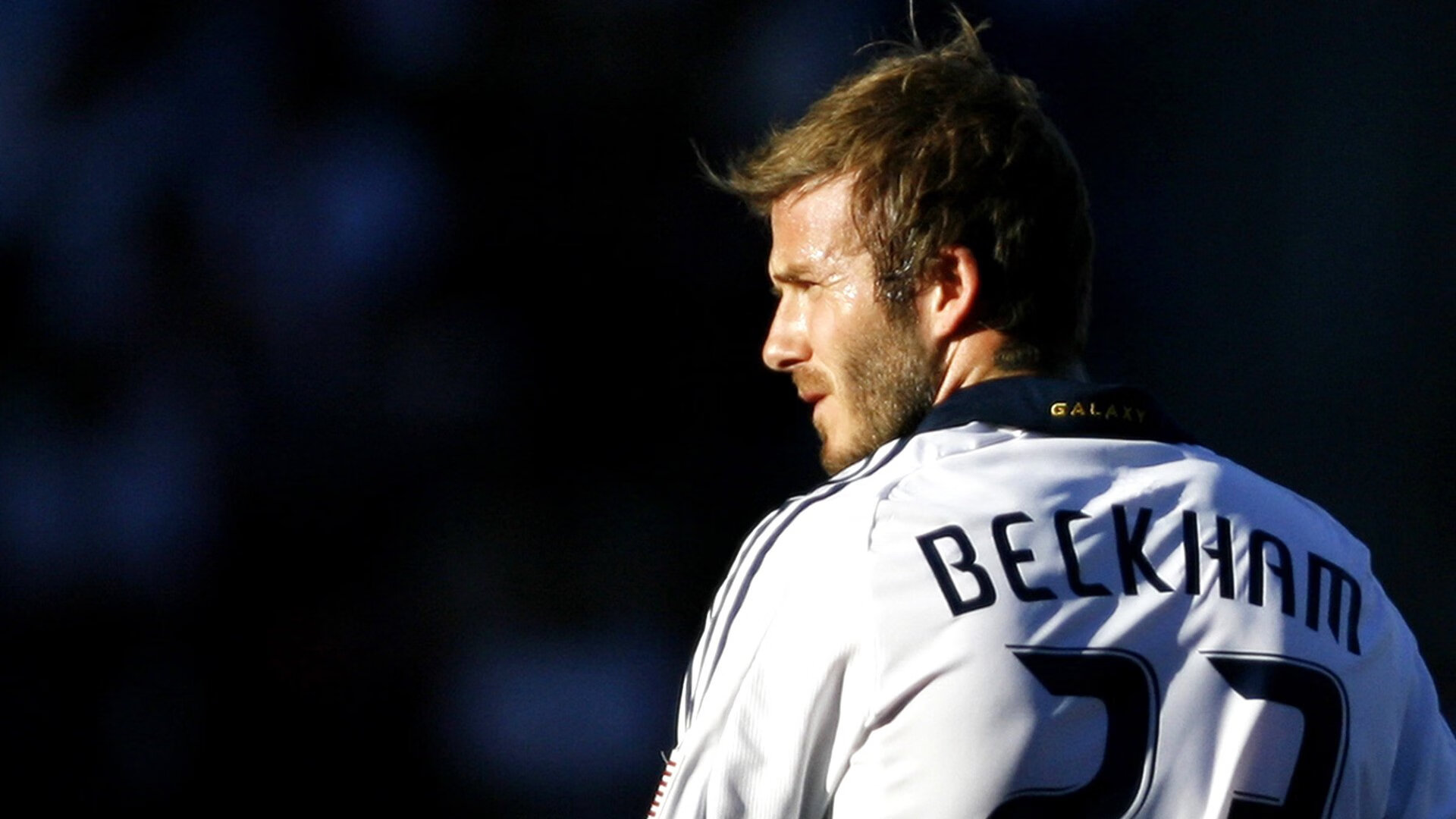 篮网加强外线封锁多次干扰对手投篮,篮网队内线补强